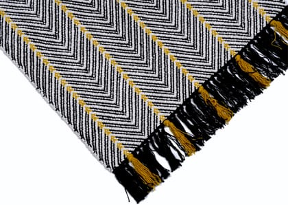 Kaya Made from 100% cotton for a soft and breathable texture.