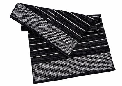 Kuzey double-sided with identical or complementary patterns.