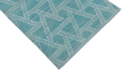 Aroma 100% cotton or cotton blends, which are soft and breathable.