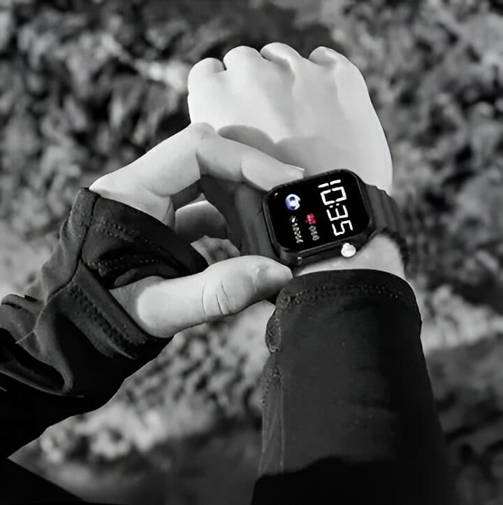 Advanced Fitness Smartwatch with HD Display & Comprehensive Health Tracking