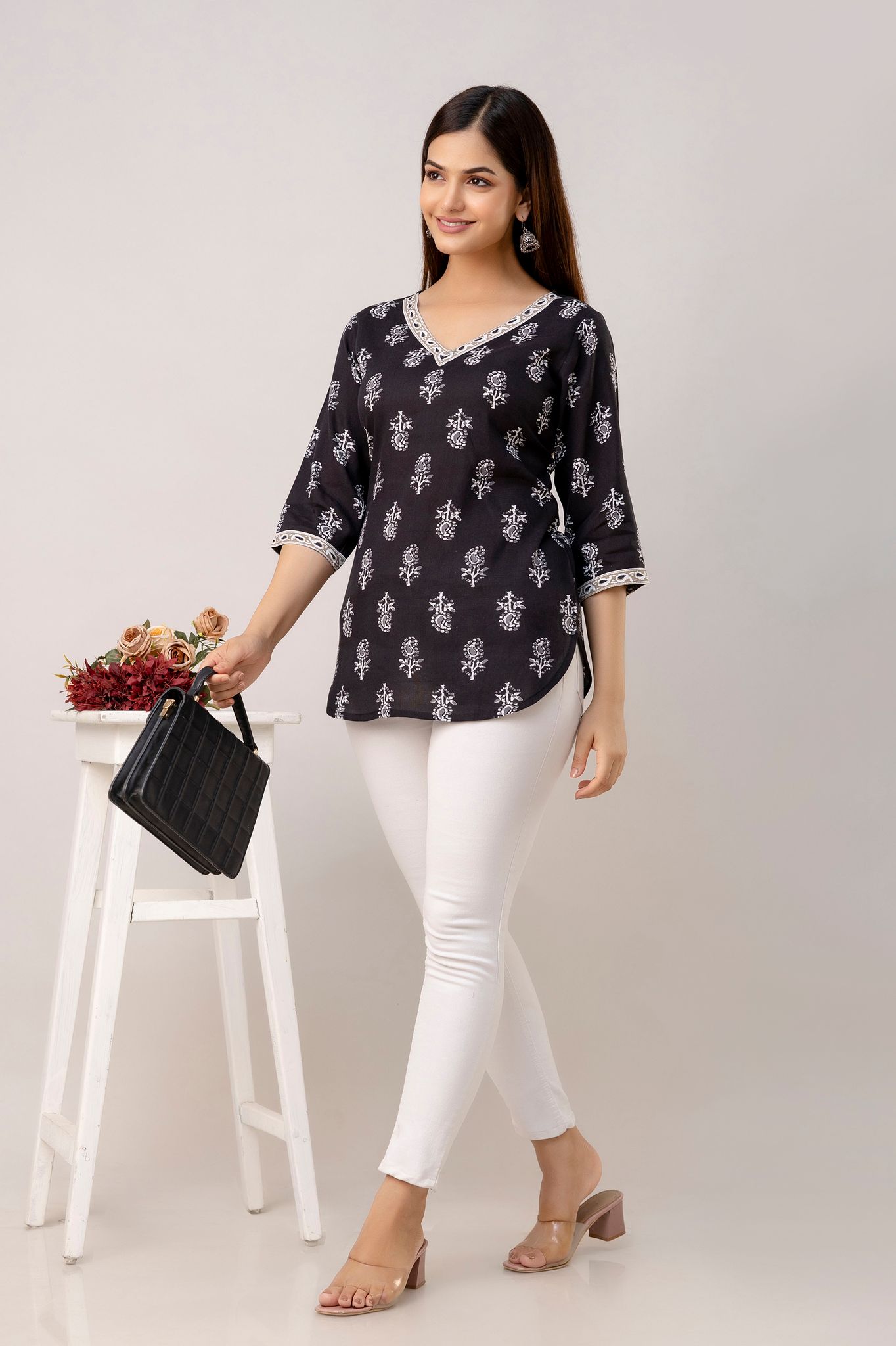Women's Black Cotton Printed V-Neck 3/4th Sleeve Tunic Top