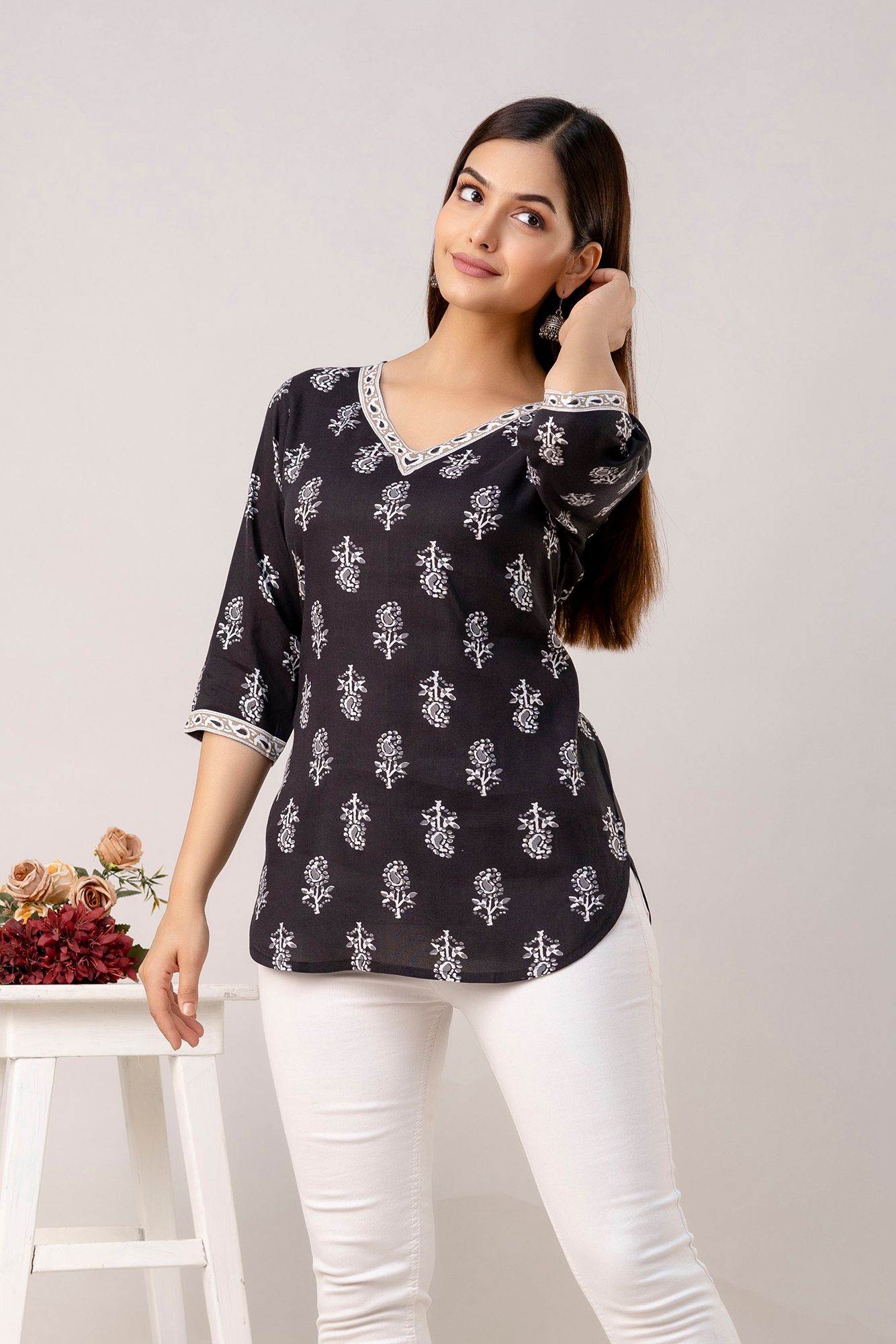 Women's Black Cotton Printed V-Neck 3/4th Sleeve Tunic Top
