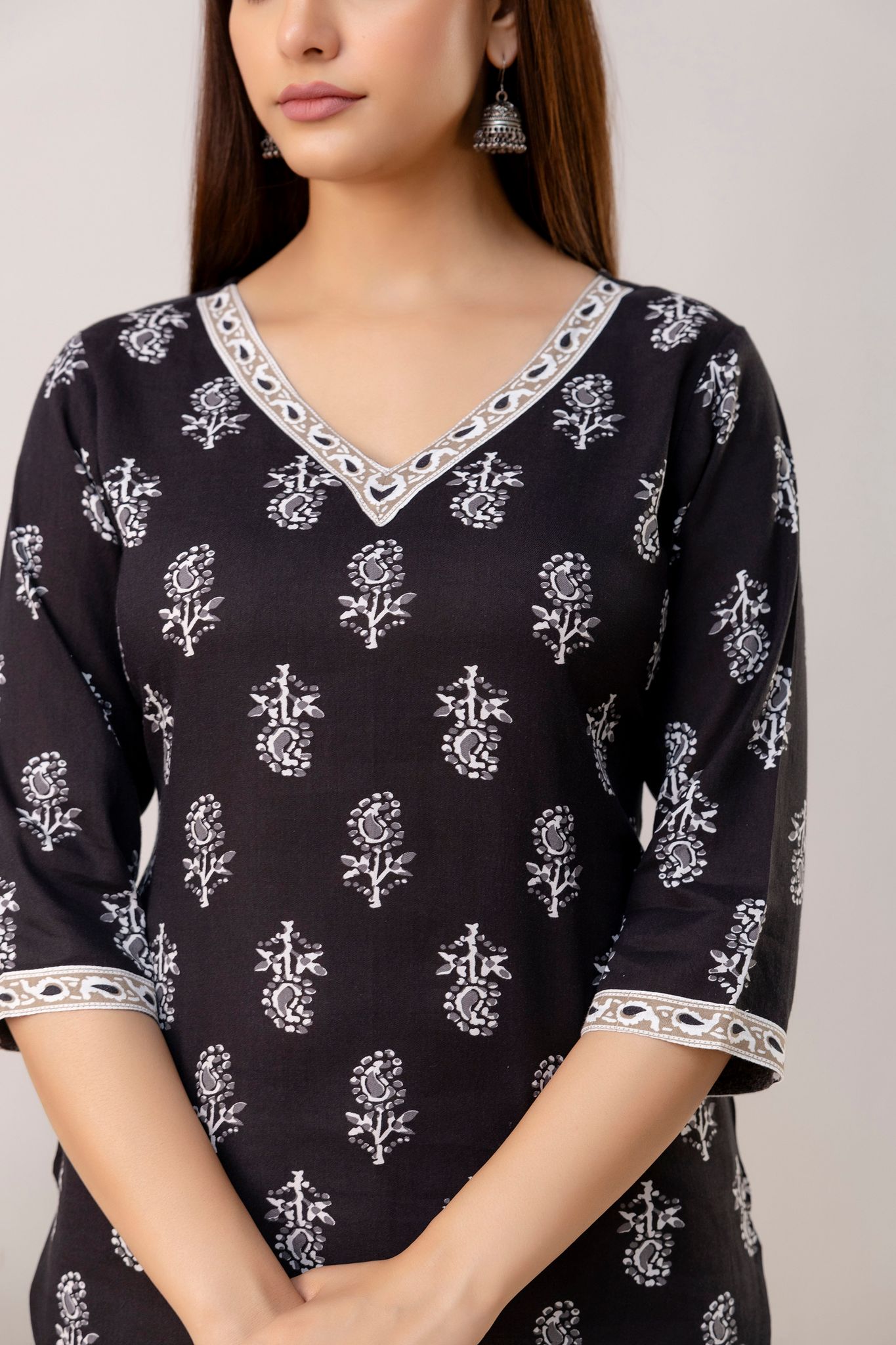Women's Black Cotton Printed V-Neck 3/4th Sleeve Tunic Top