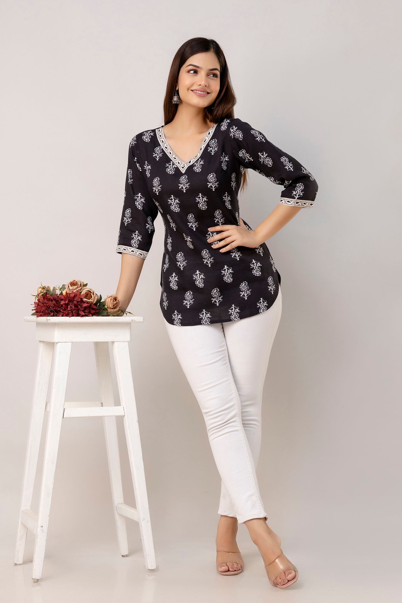 Women's Black Cotton Printed V-Neck 3/4th Sleeve Tunic Top