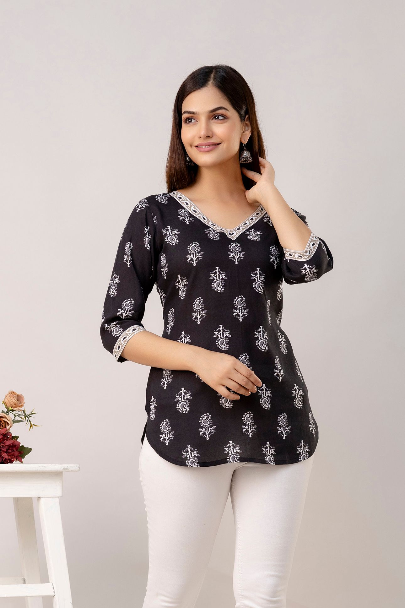 Women's Black Cotton Printed V-Neck 3/4th Sleeve Tunic Top