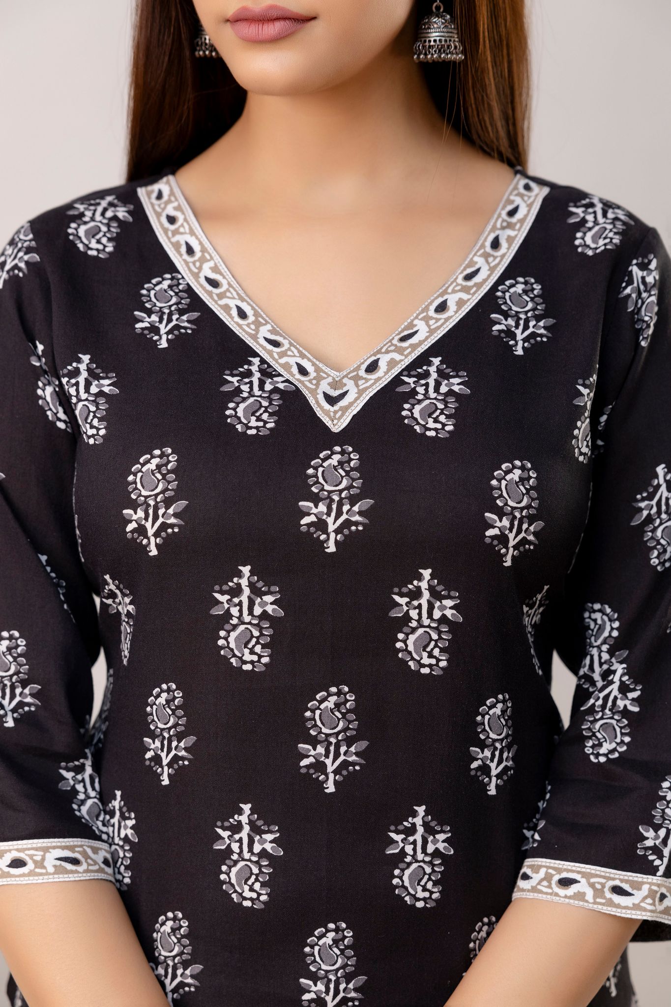 Women's Black Cotton Printed V-Neck 3/4th Sleeve Tunic Top