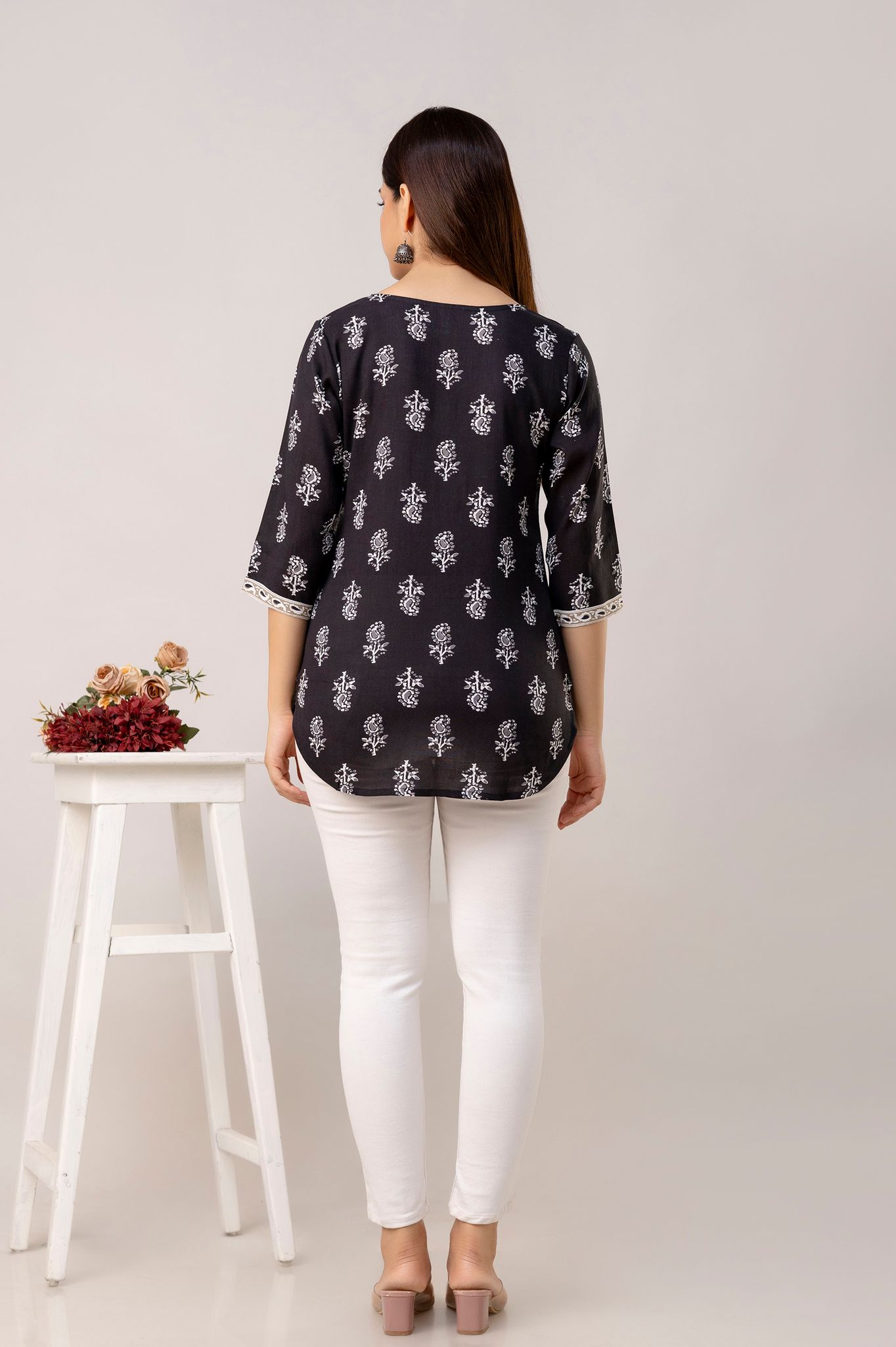 Women's Black Cotton Printed V-Neck 3/4th Sleeve Tunic Top
