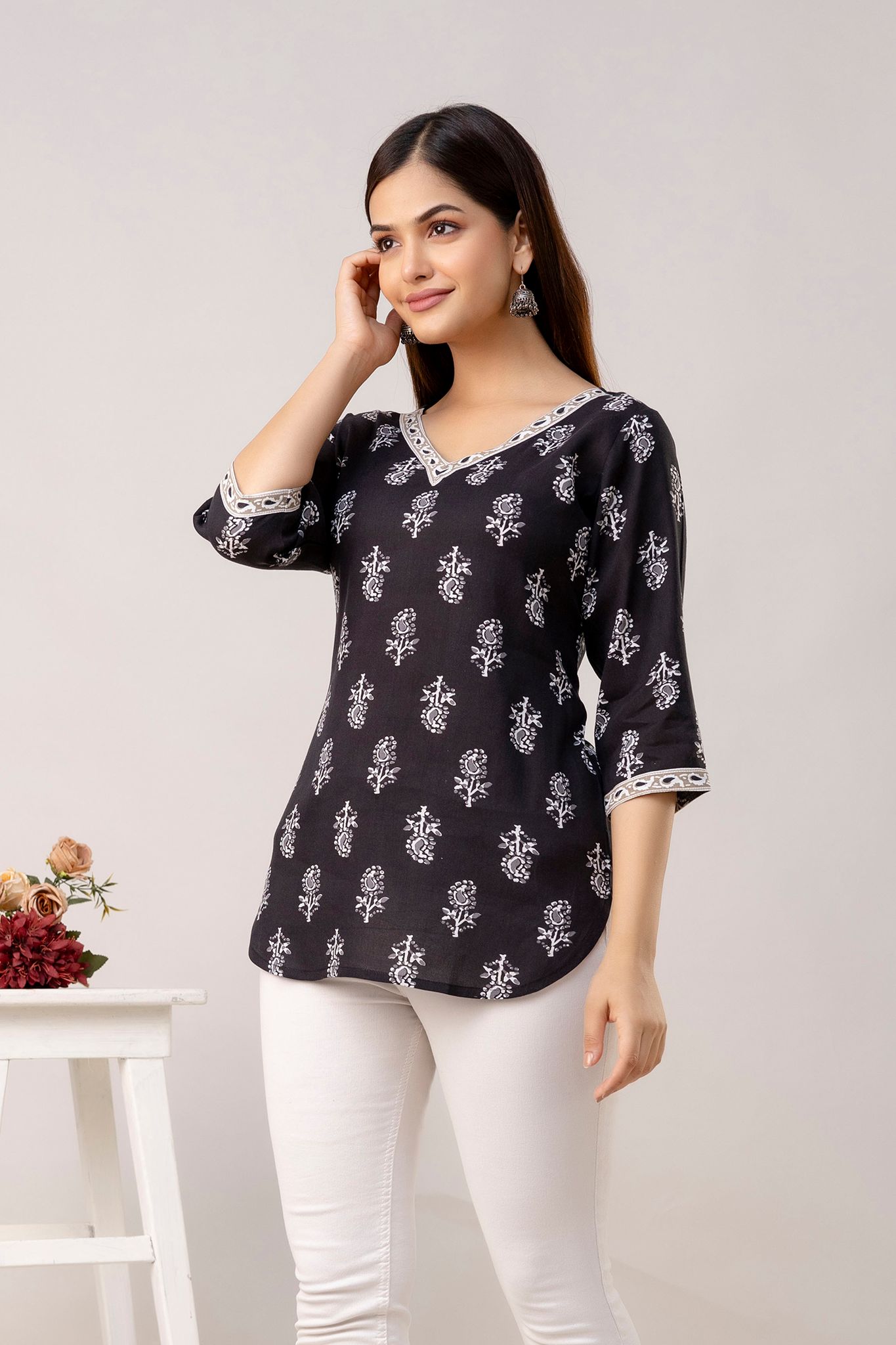 Women's Black Cotton Printed V-Neck 3/4th Sleeve Tunic Top