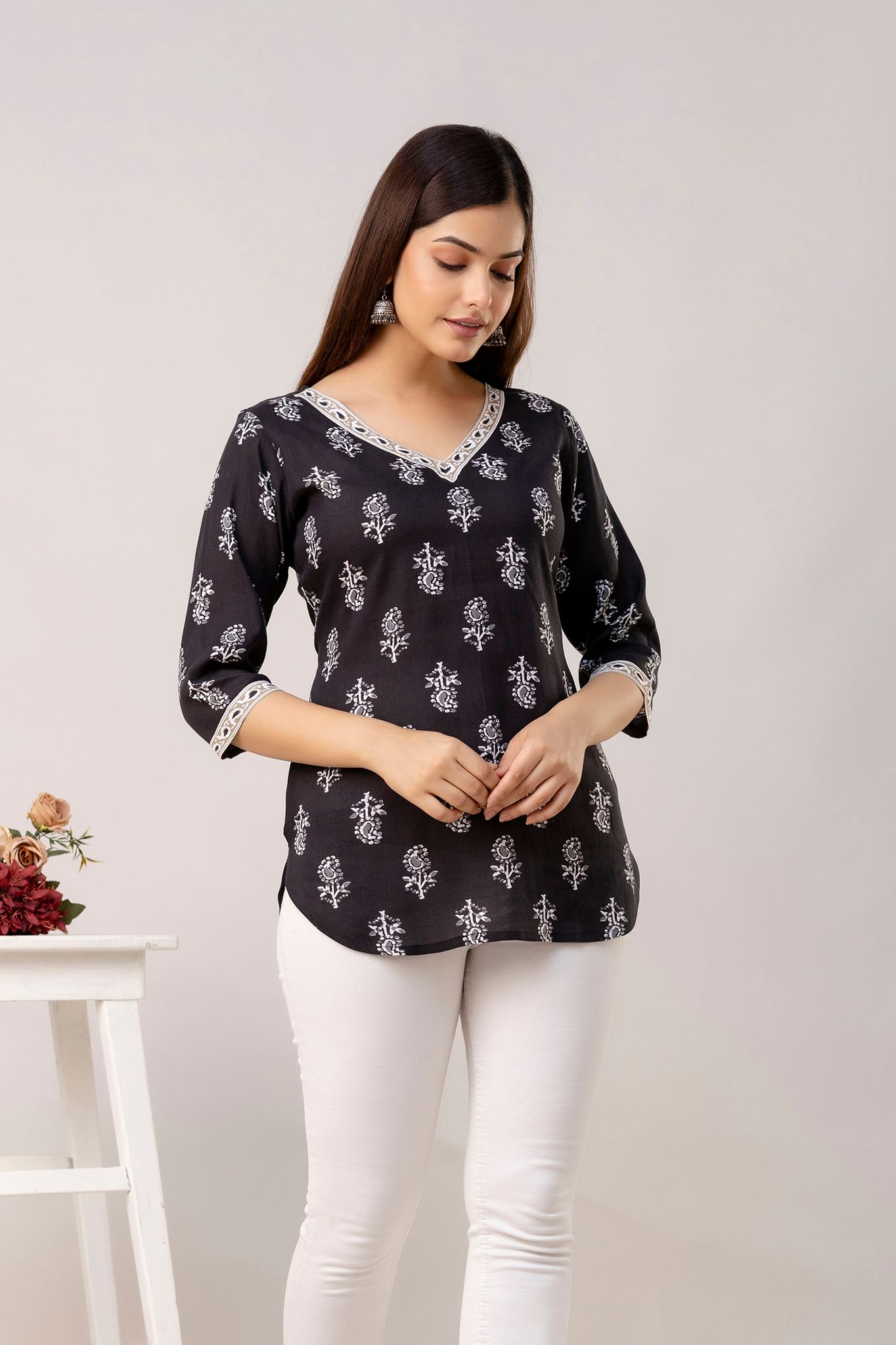 Women's Black Cotton Printed V-Neck 3/4th Sleeve Tunic Top