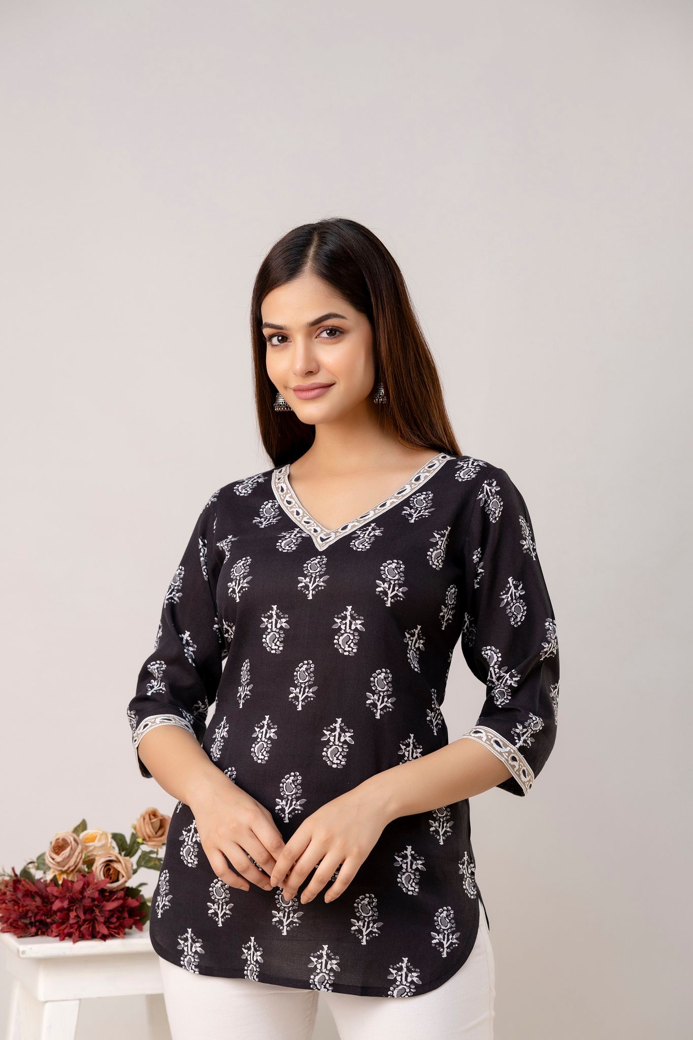 Women's Black Cotton Printed V-Neck 3/4th Sleeve Tunic Top