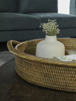 ROUND TRAY WITH HANDLE (M)