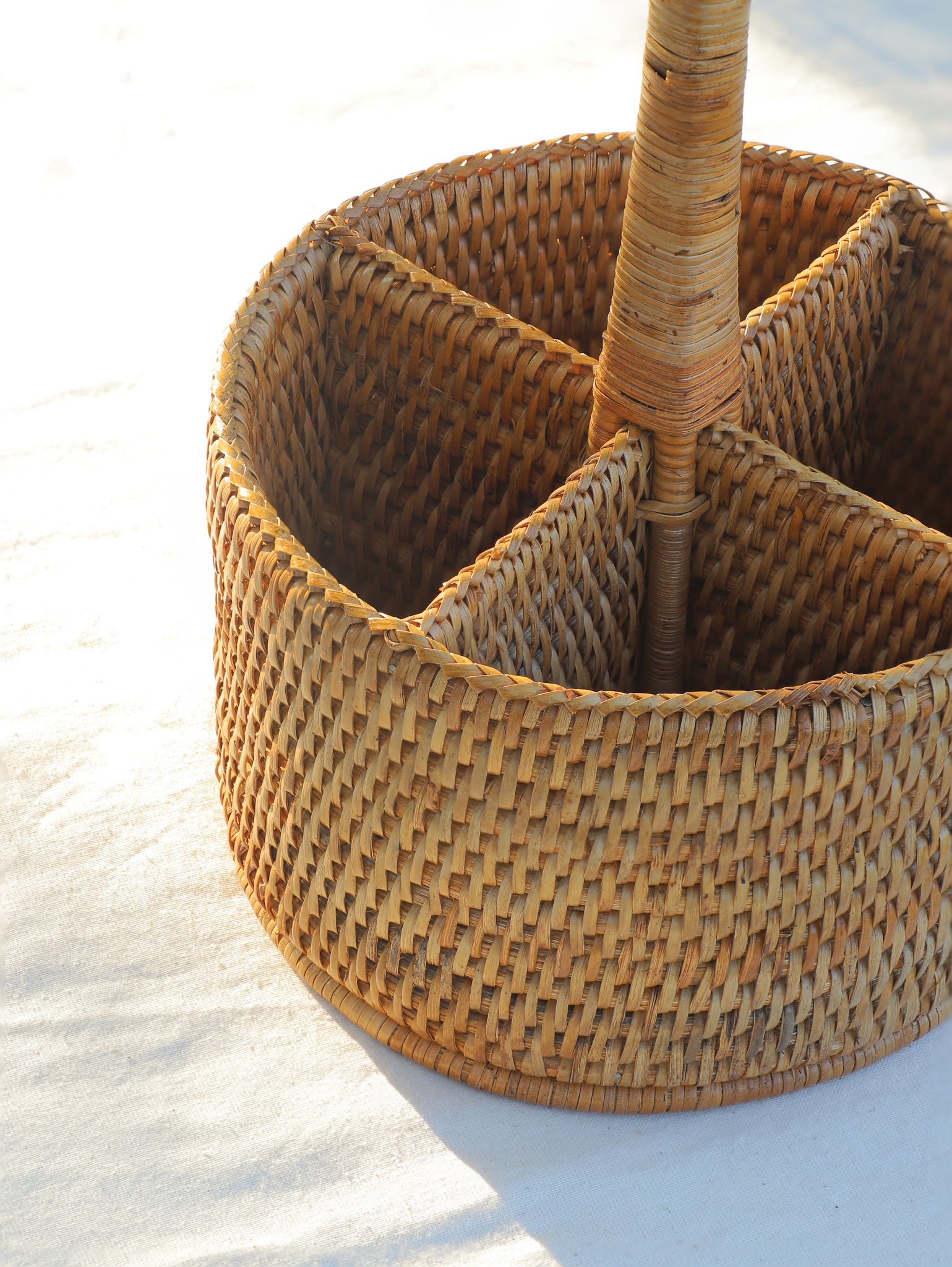 RATTAN ROUND CONDIMENT HOLDER