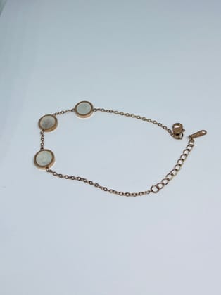 Elegant Rose Gold Plated Bracelet with Mother of Pearl Discs