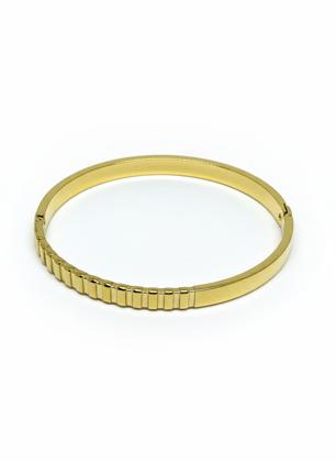Elegant Gold-Plated Textured Bangle Bracelet for Women