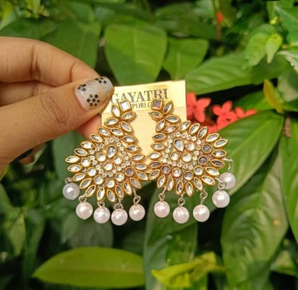 WHITE EARRING