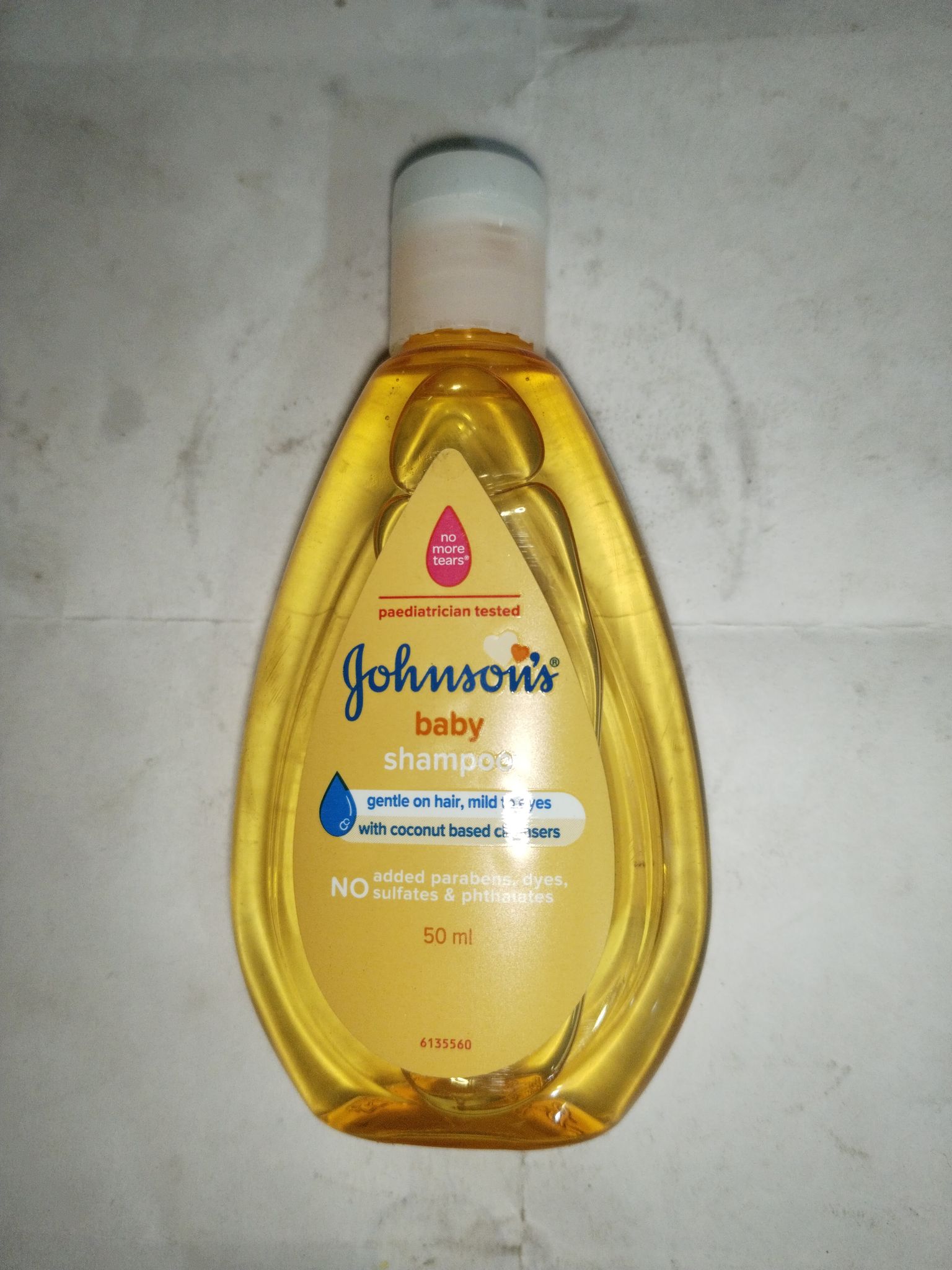 Johnson's Baby Shampoo Gentle on hair, mild to eyes With coconut based cleansers 