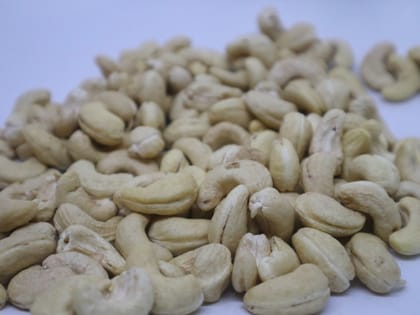 Balaji's Mart Panruti W320 Cashew Nuts (Kaju) 500g