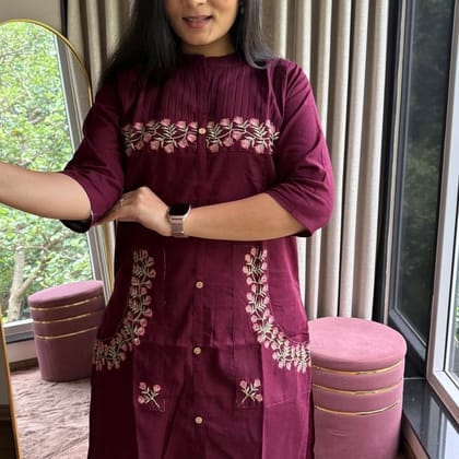 Women's Maroon Embroidered Cotton Blend Straight Kurti With Pant