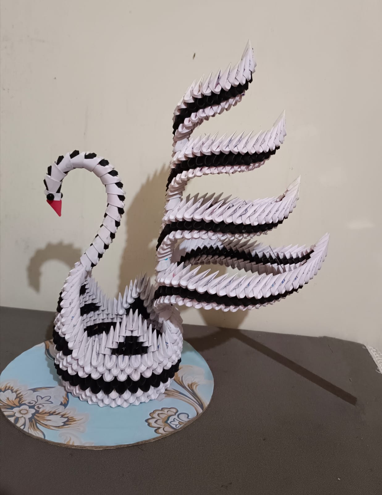 Exquisite Handcrafted 3D Origami Swan Art Decoration - White & Black Paper Craft