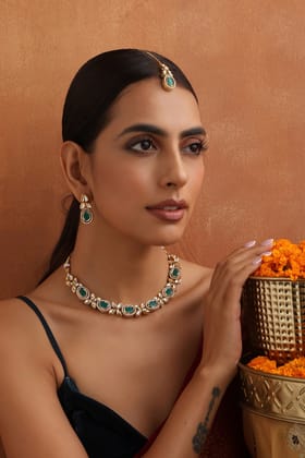 Sakshi Green Kundan Necklace Set with Maang Tikka-Kundan