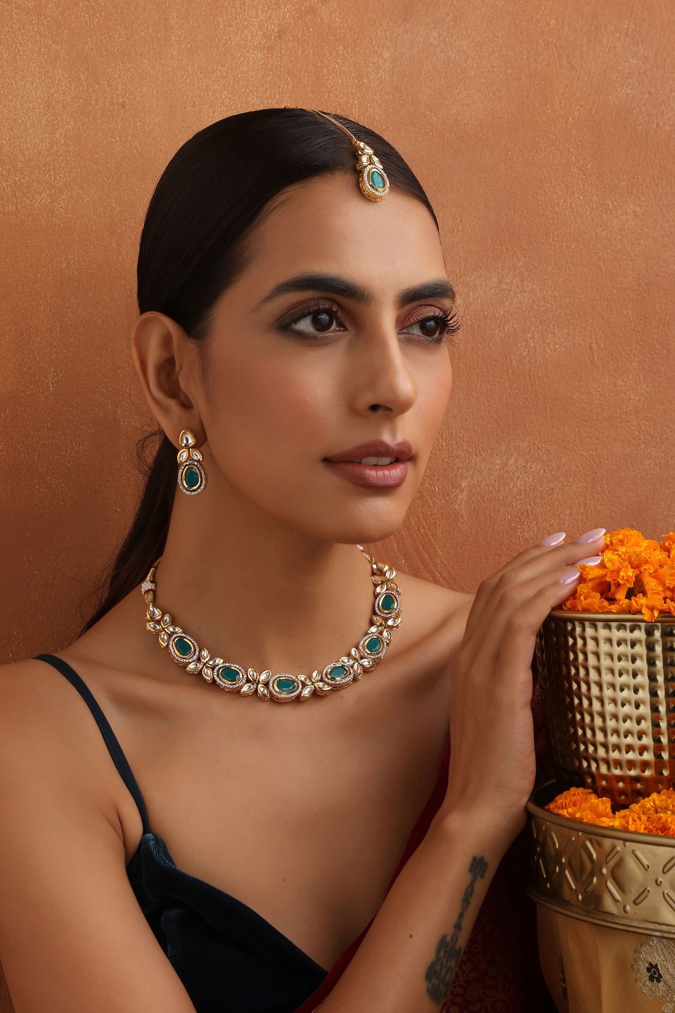 Sakshi Green Kundan Necklace Set with Maang Tikka-Kundan
