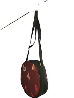 stylish women’s shoulder bag