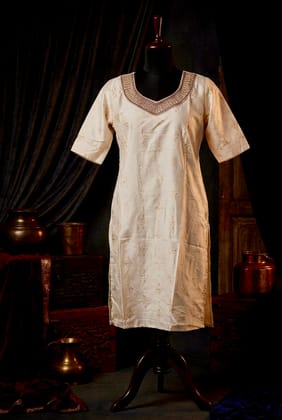 Glamvila Dessigner Art Silk Kurti 