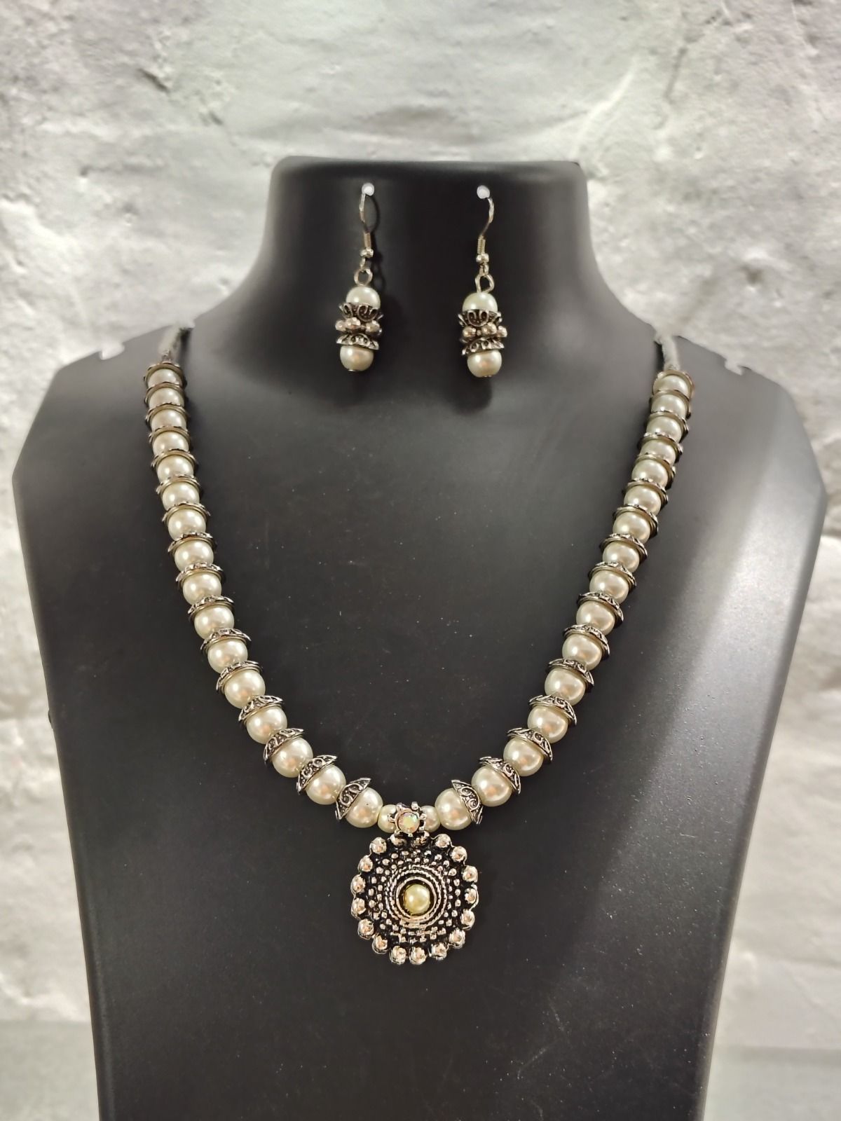 Handwork Pearl and Oxidized Metal Pendant Set