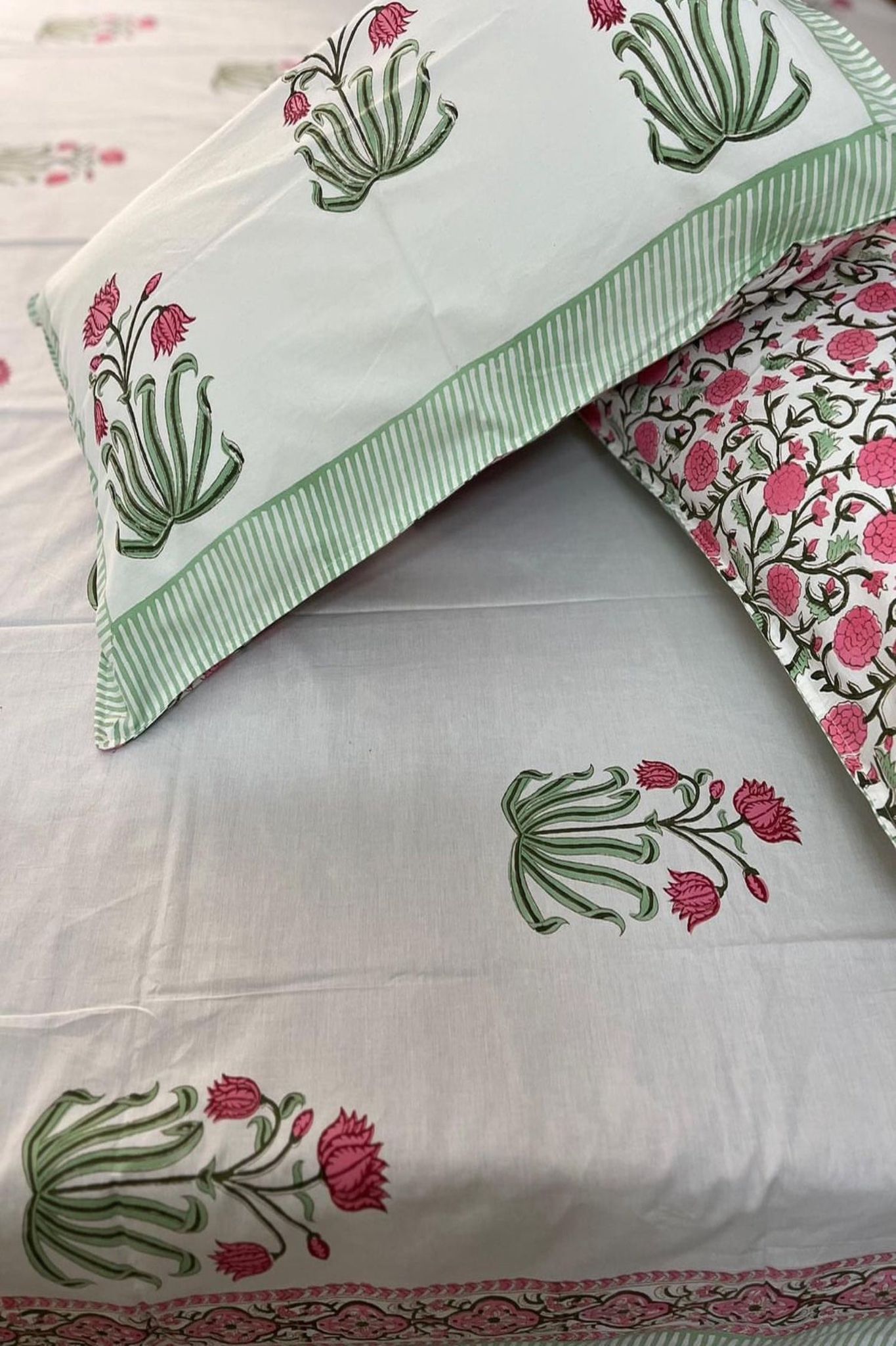 Gulaabi buta Bedsheet - Hand Block Printed Luxury - King (90 x 108) inches bedsheet