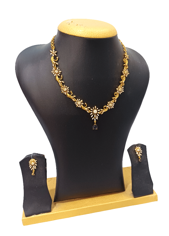 Elegant and lightweight traditional necklace set