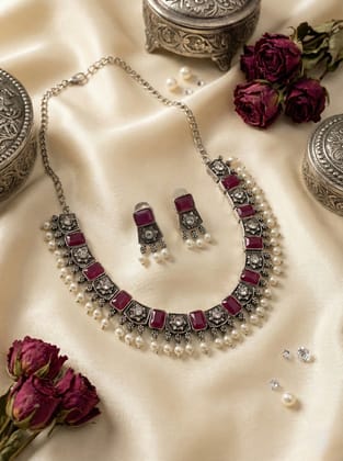 Glamvila Velvet Ruby Jewellery Set