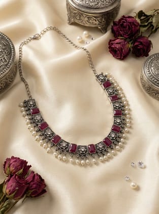 Glamvila Velvet Ruby Jewellery Set