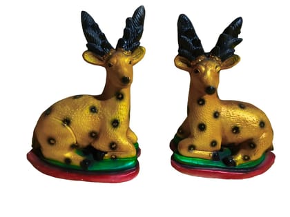  Elegant pair of decorative deer 