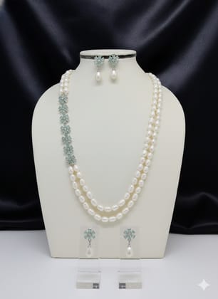 Two Layered Emerald Bloom White Pearl Set 