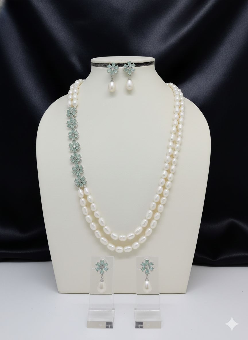 Two Layered Emerald Bloom White Pearl Set 