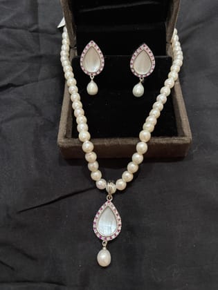 Serene Red & White Hyderabad Pearl Necklace Set