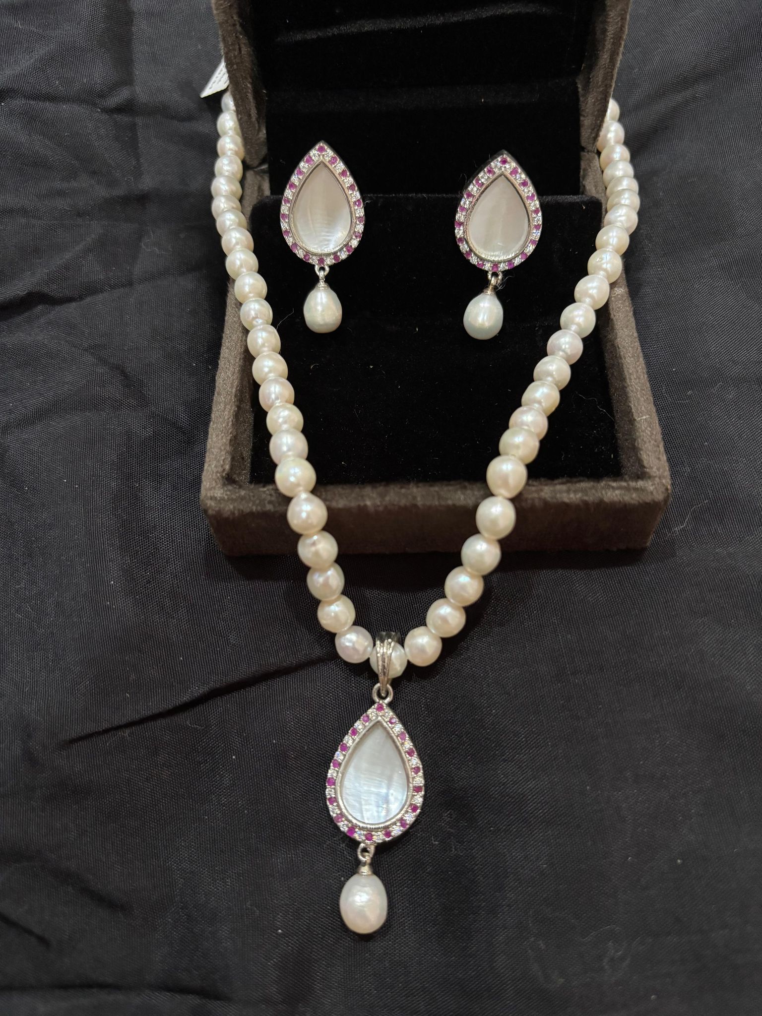 Serene Red & White Hyderabad Pearl Necklace Set