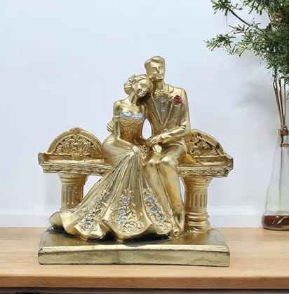 Golden Romantic Couple Statue Showpiece