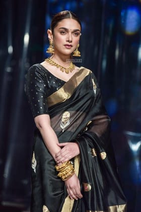 Zari Work Silk Saree With Blouse Piece
