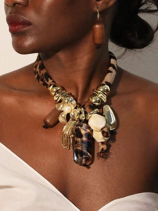 Leopard Cluster Neckhugger