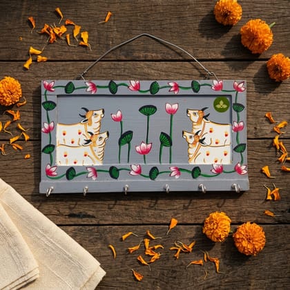Hand Painted Four Cow Pichwai Art Wooden Grey Color Key Holder