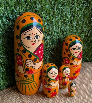 Handpainted Traditional Wooden Nesting Dolls Set