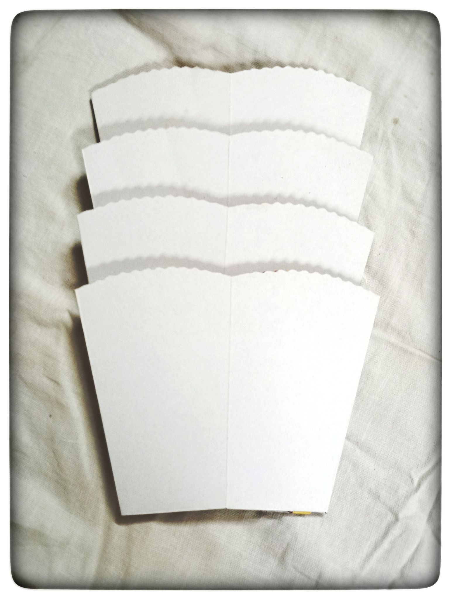 50g Plain White Popcorn Boxes (Pack of 100) - Disposable Paper Tubs for Movie Night, Parties, & Cafes - Oil-Resistant & Leak-Proof