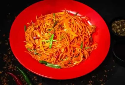 Veg Garlic Hakka Noodles