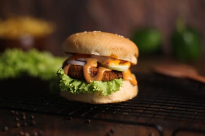 Crunchy paneer burger