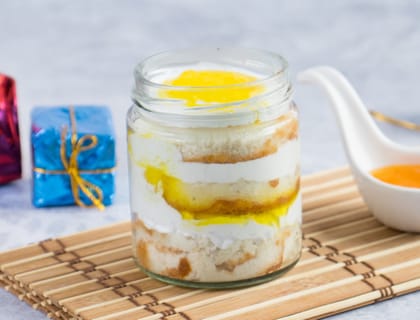 Pineapple jar cake