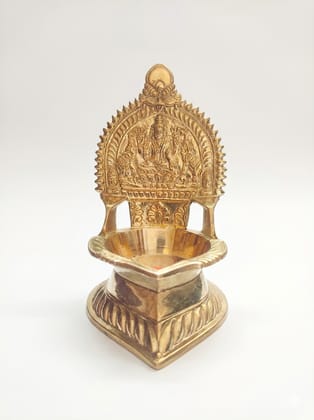 NAAYAGI® – Gajalakshmi Vilakku / Kamakshi Vilakku / Kamakshi Diya / Kamatchi Vilakku – Pure Brass-Made, 5.3 Inch Height