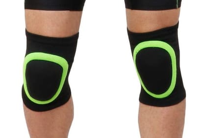 CF Champs Fighter VENOM Knee Guard, PADDED ROUND, 1 PAIR, SMALL, Size: BOY
