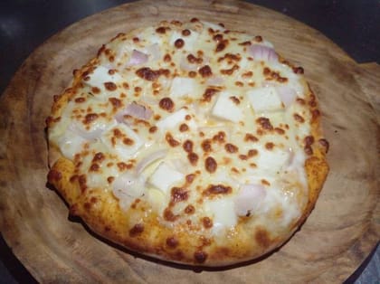 Paneer And Onion Pizza