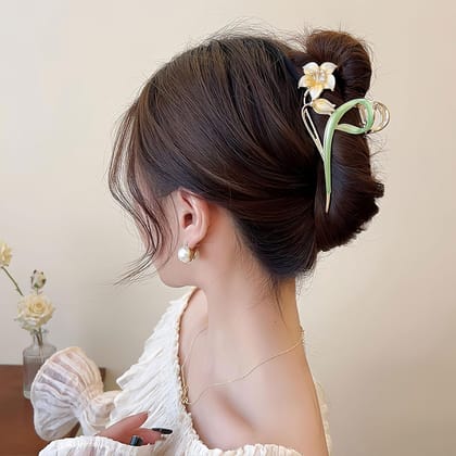 Elegant Butterfly Metal Hair Claw Clip for Women | Premium Alloy Hair Clamp | Strong Hold Fashion Hair Accessory for Daily Wear, Party & Office